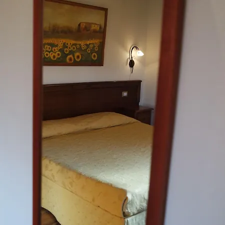 Fonte Dei Tufi 3* سيينا