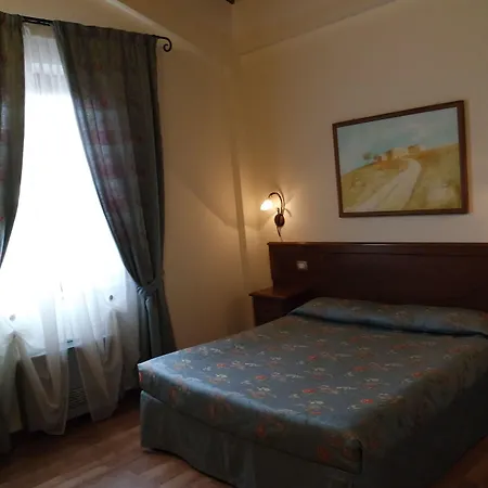 Fonte Dei Tufi سيينا