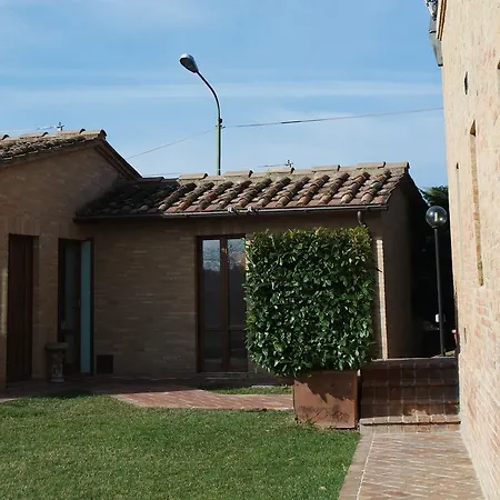 فندق مبيت وإفطار Fonte Dei Tufi 3*
