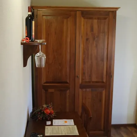 Fonte Dei Tufi سيينا